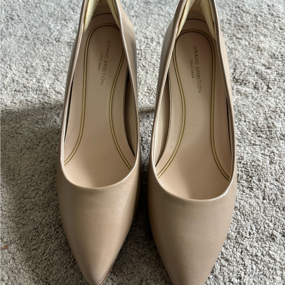 NWOT Grand Ambition Women's Tan Pumps